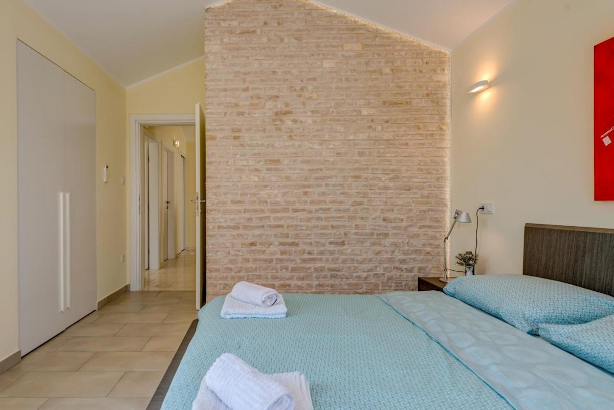 Haus Zu verkaufen - ŠIBENSKO-KNINSKA ROGOZNICA