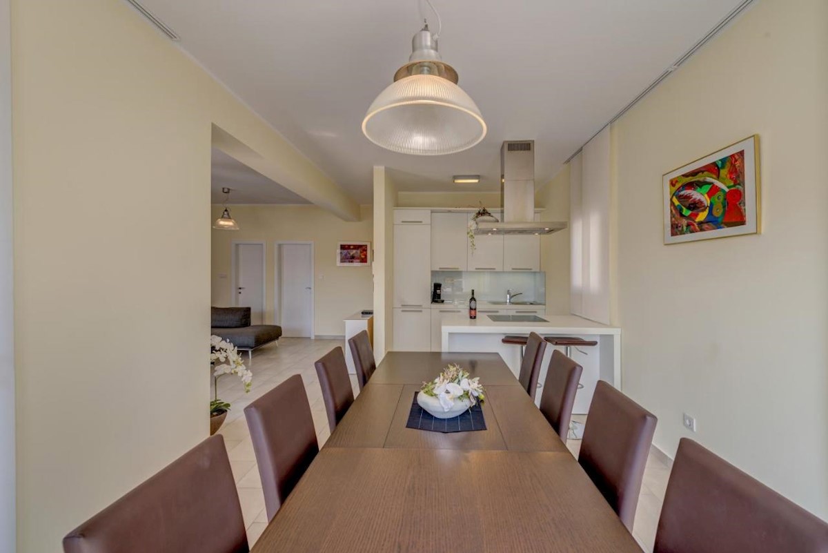 Haus Zu verkaufen - ŠIBENSKO-KNINSKA ROGOZNICA