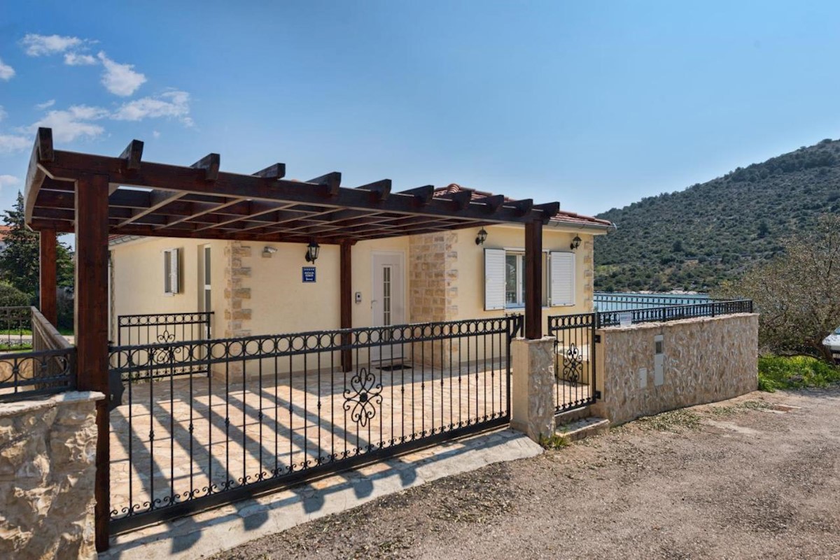 Haus Zu verkaufen - ŠIBENSKO-KNINSKA ROGOZNICA