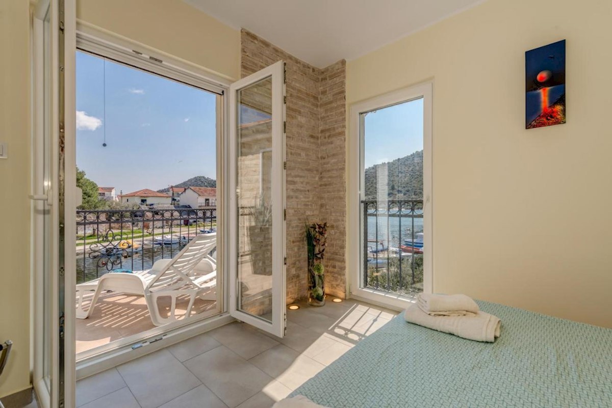 Haus Zu verkaufen - ŠIBENSKO-KNINSKA ROGOZNICA