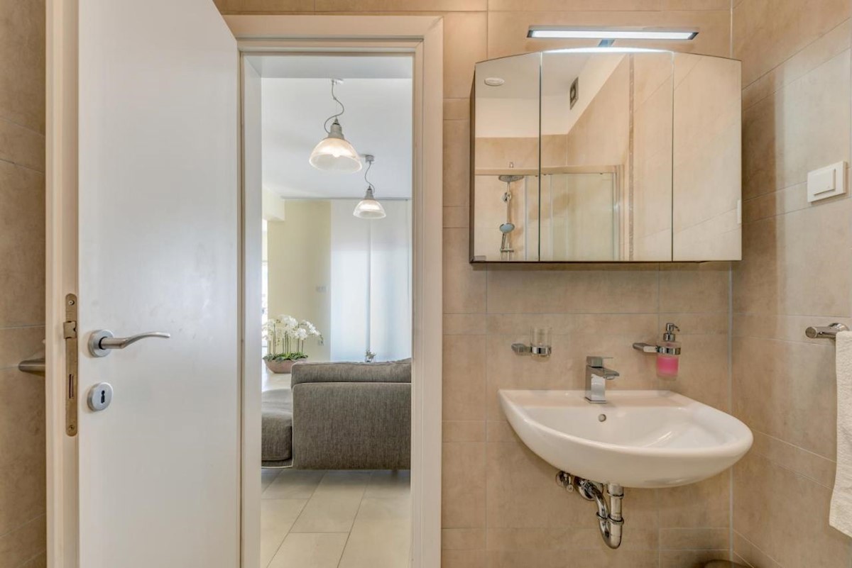 Haus Zu verkaufen - ŠIBENSKO-KNINSKA ROGOZNICA