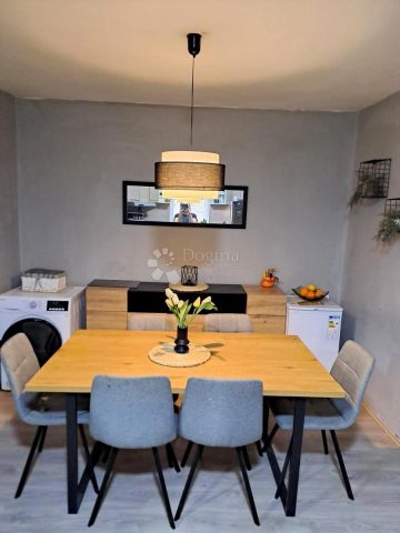 Kuća na prodaju 225 m² – Vrsi