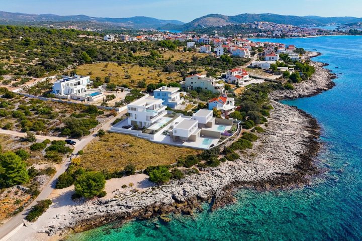 Land for sale 2200 m² – Rogoznica