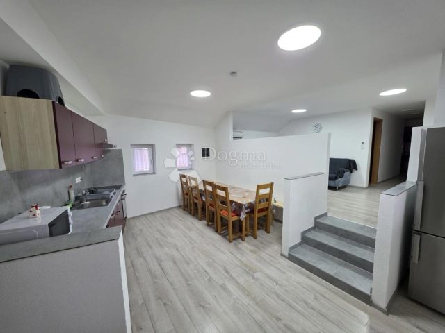 Dom na prenájom 220 m² – Strahoninec