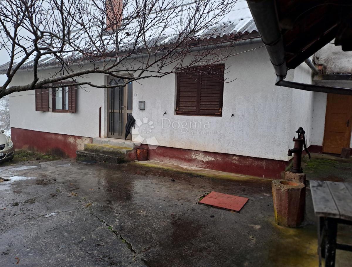 Hiša Na predaj - KARLOVAČKA GENERALSKI STOL