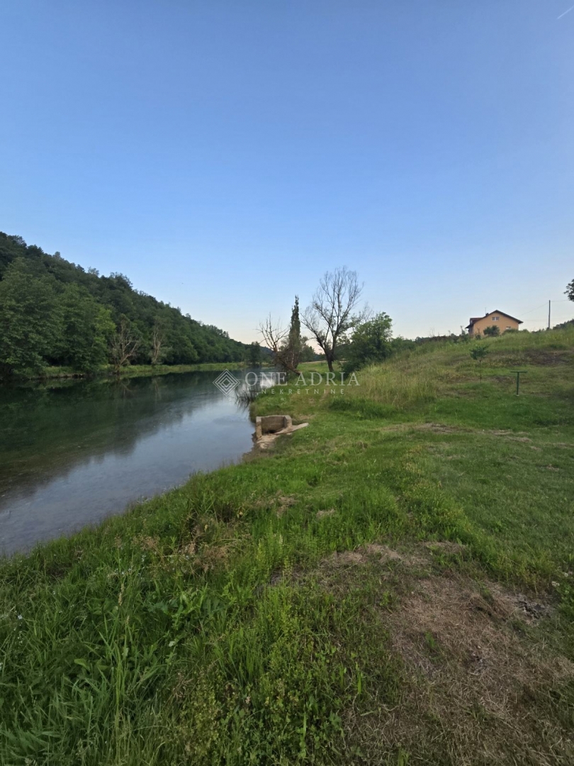 Dom Na sprzedaż - KARLOVAČKA NETRETIĆ