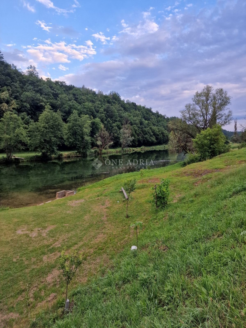 Dom Na sprzedaż - KARLOVAČKA NETRETIĆ