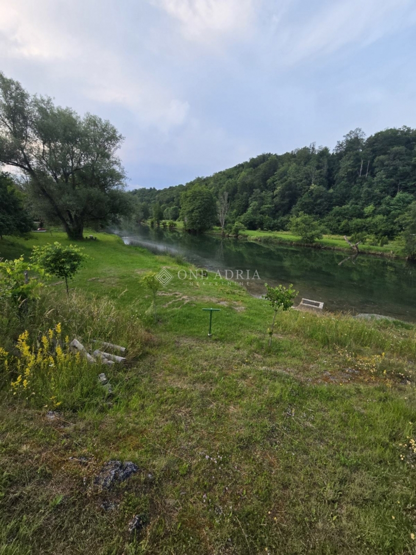 Dom Na sprzedaż - KARLOVAČKA NETRETIĆ