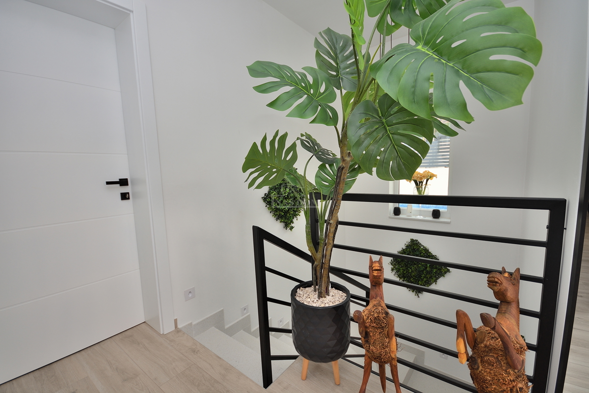 House For sale - ŠIBENSKO-KNINSKA VODICE