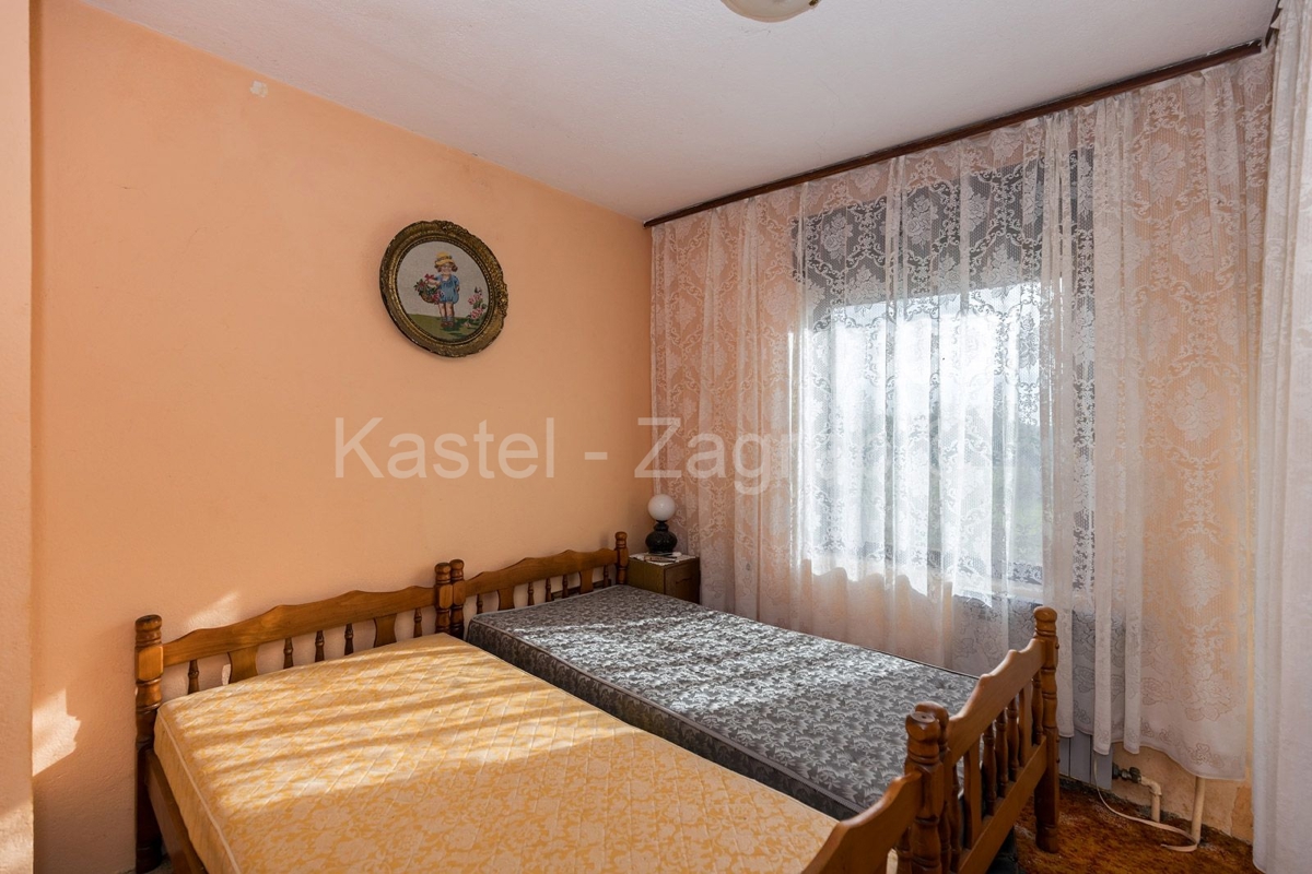 House For sale - ZAGREBAČKA RUGVICA