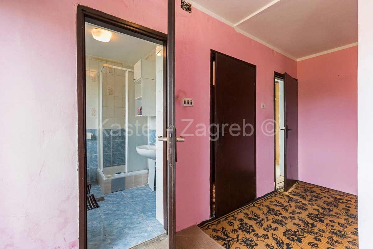 House For sale - ZAGREBAČKA RUGVICA