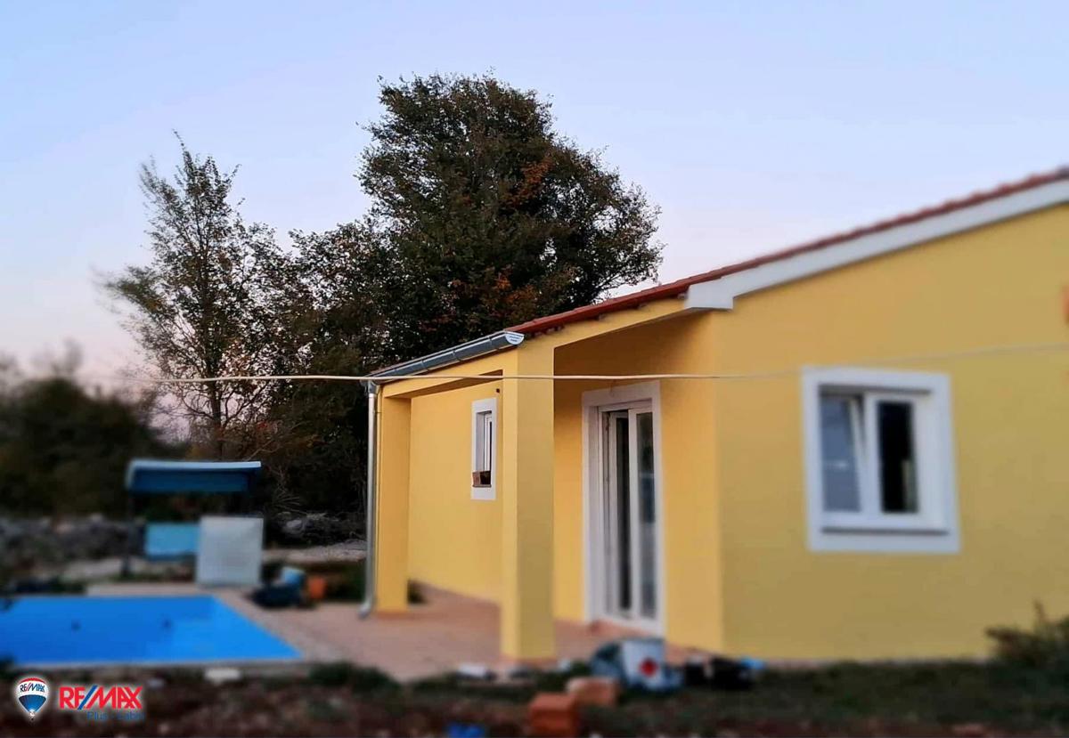 Hiša Na predaj - Istarska Svetvinčenat - foto 1/8