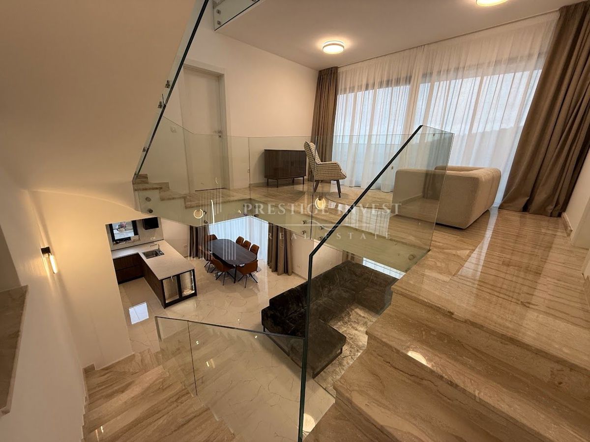 Haus Zu verkaufen - ŠIBENSKO-KNINSKA ROGOZNICA
