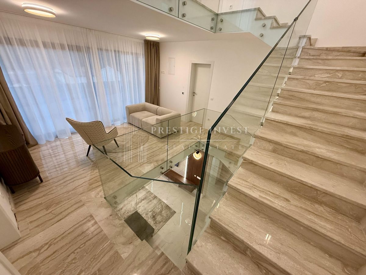 Haus Zu verkaufen - ŠIBENSKO-KNINSKA ROGOZNICA