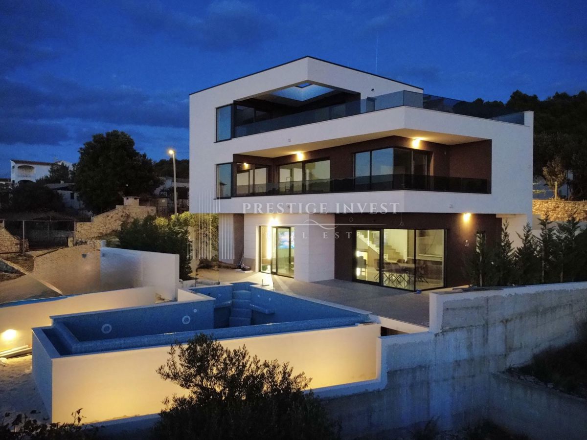 Haus Zu verkaufen - ŠIBENSKO-KNINSKA ROGOZNICA