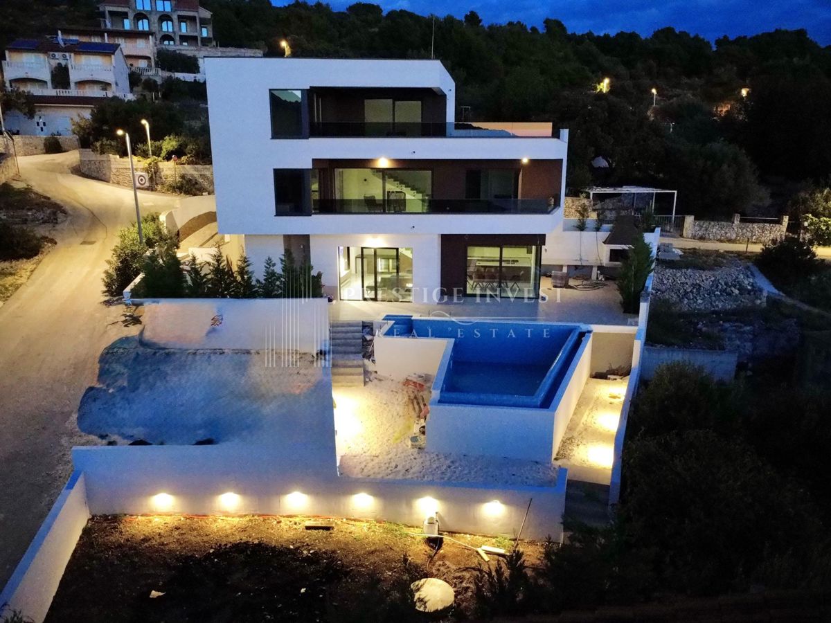 Haus Zu verkaufen - ŠIBENSKO-KNINSKA ROGOZNICA