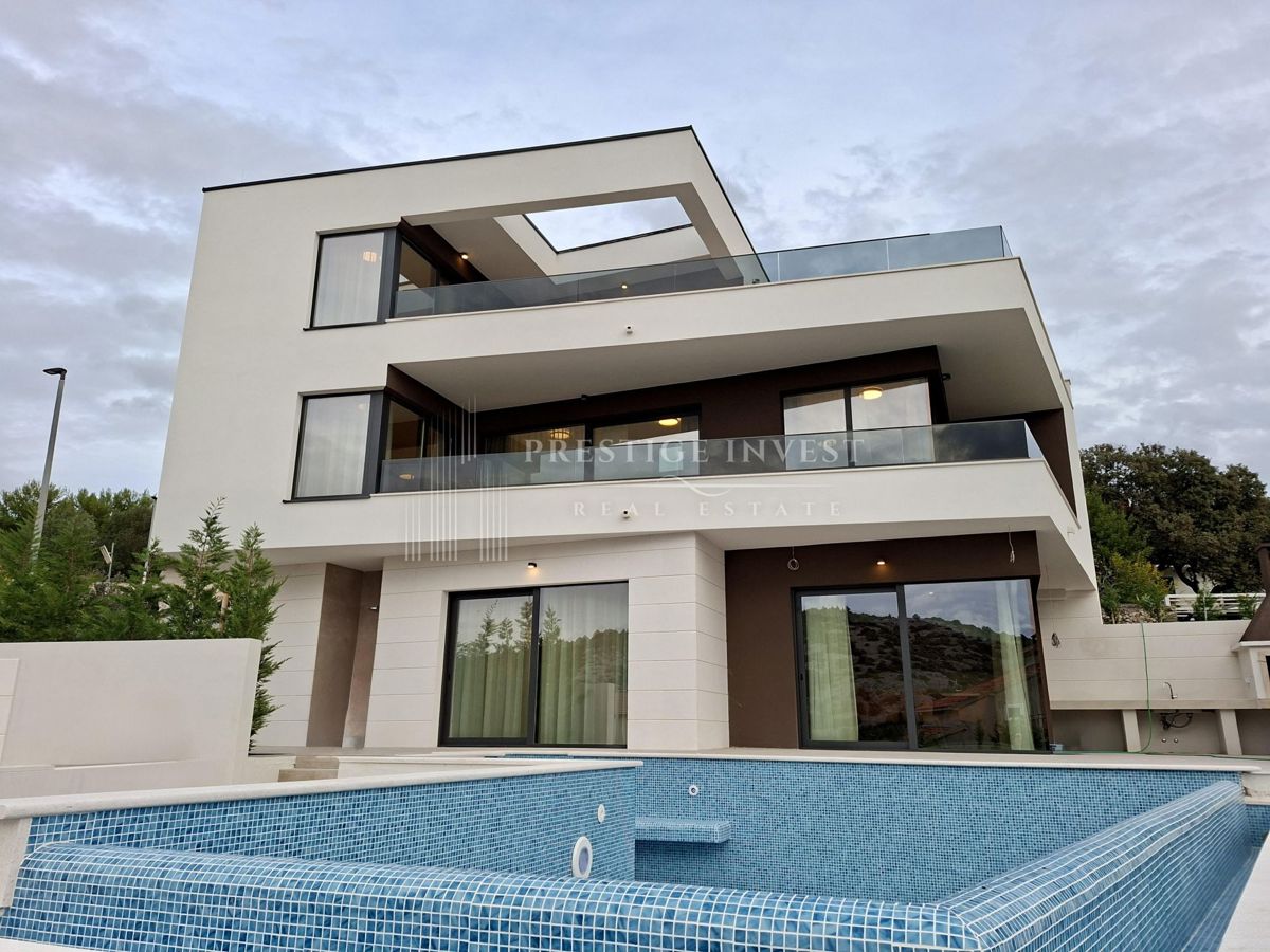 Haus Zu verkaufen - ŠIBENSKO-KNINSKA ROGOZNICA