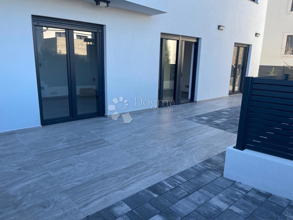 Appartement À vendre - ŠIBENSKO-KNINSKA MURTER