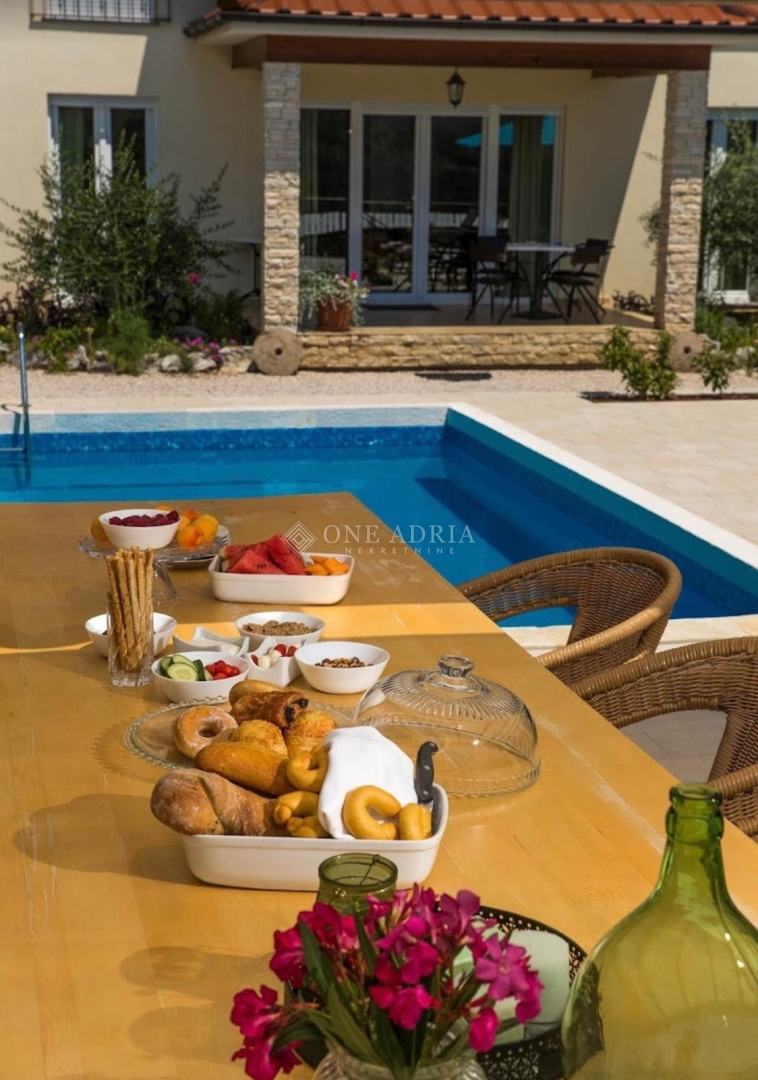 Kuća Na prodaju - PRIMORSKO-GORANSKA VINODOLSKA OPĆINA