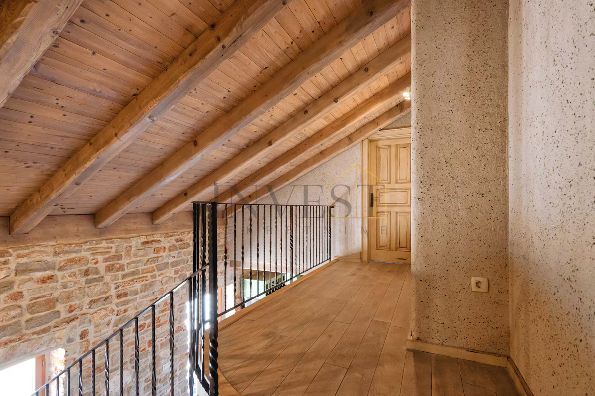 Kuća Na prodaju - SPLITSKO-DALMATINSKA STARI GRAD