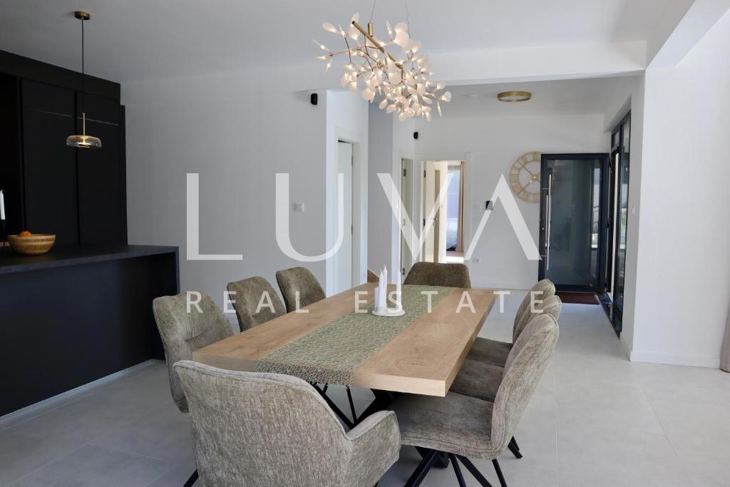 House For sale - SPLITSKO-DALMATINSKA ŠOLTA