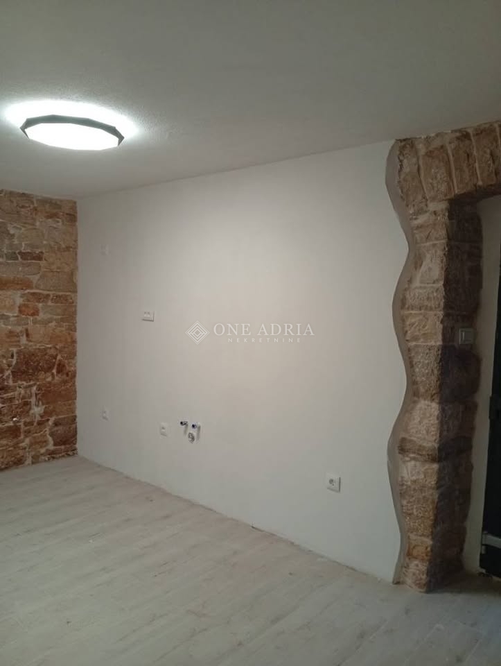 Kuća Na prodaju - ISTARSKA ŽMINJ