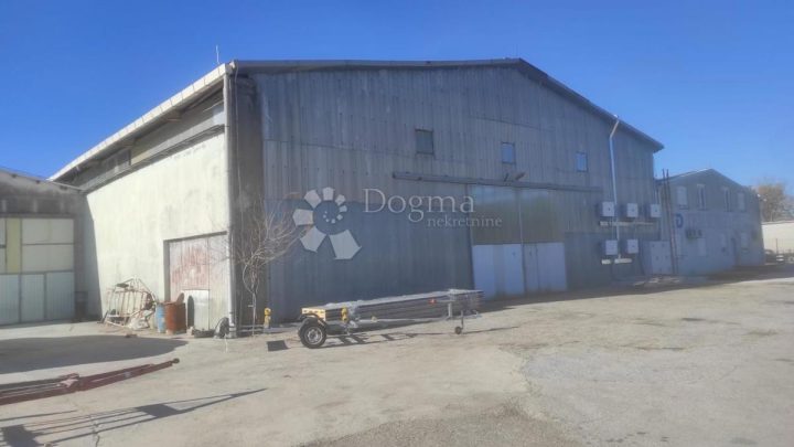 Locaux commerciaux à vendre 1750 m² – Opuzen