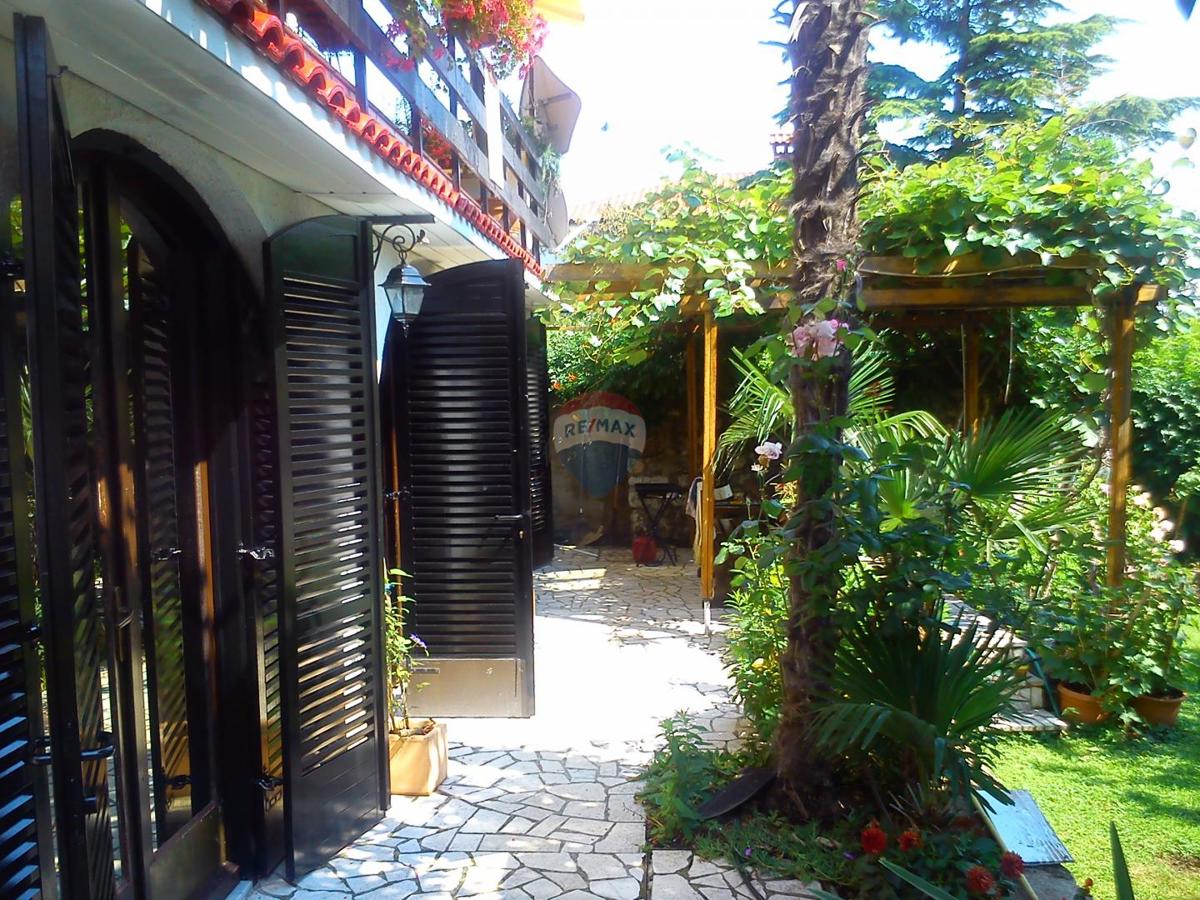 House For sale KOSTRENA