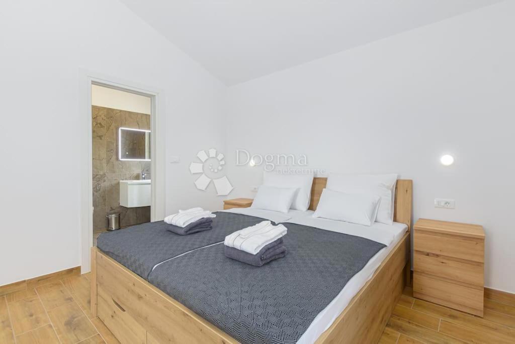 Haus Zu verkaufen - ISTARSKA SVETVINČENAT