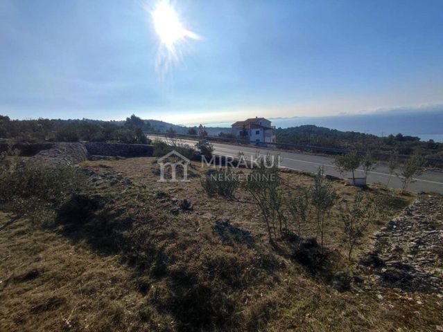 Parcela na predaj 755 m² – Murter