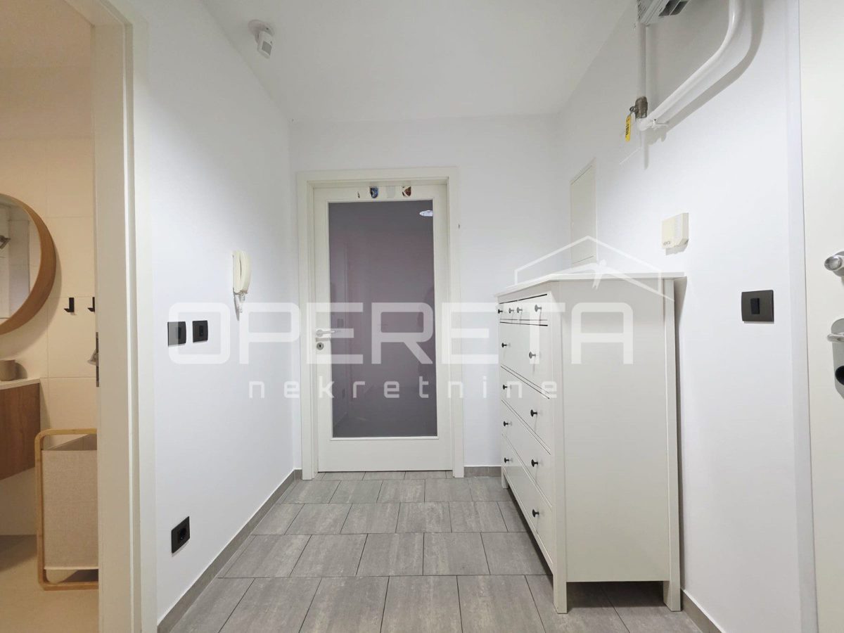 Apartma Na predaj - ZAGREBAČKA SVETA NEDELJA
