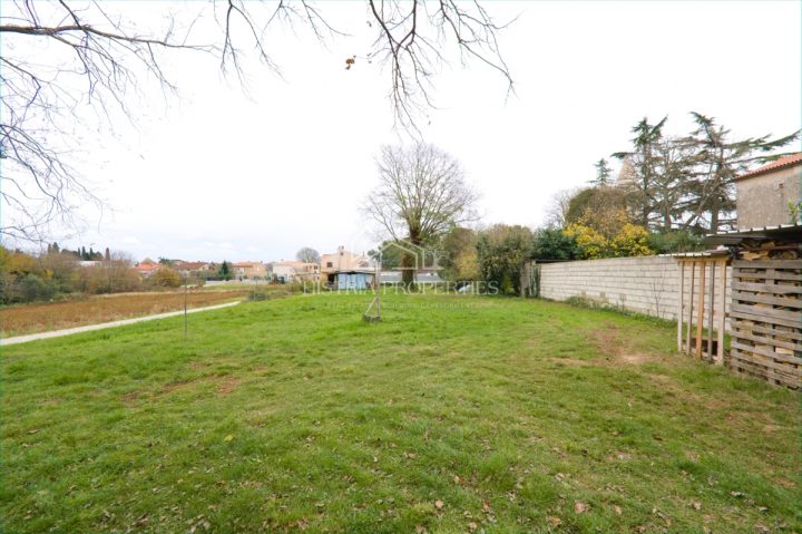 Grundstück zu verkaufen 850 m² – Poreč