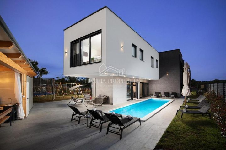 Hiša na predaj 350 m² – Medulin