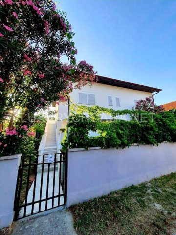 Dom na sprzedaż 320 m² – Nin