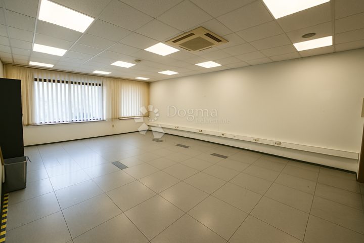 Gewerbefläche zu vermieten 170 m² – Pula
