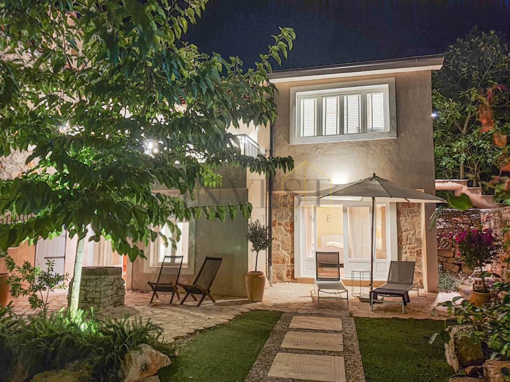 House For sale - SPLITSKO-DALMATINSKA STARI GRAD