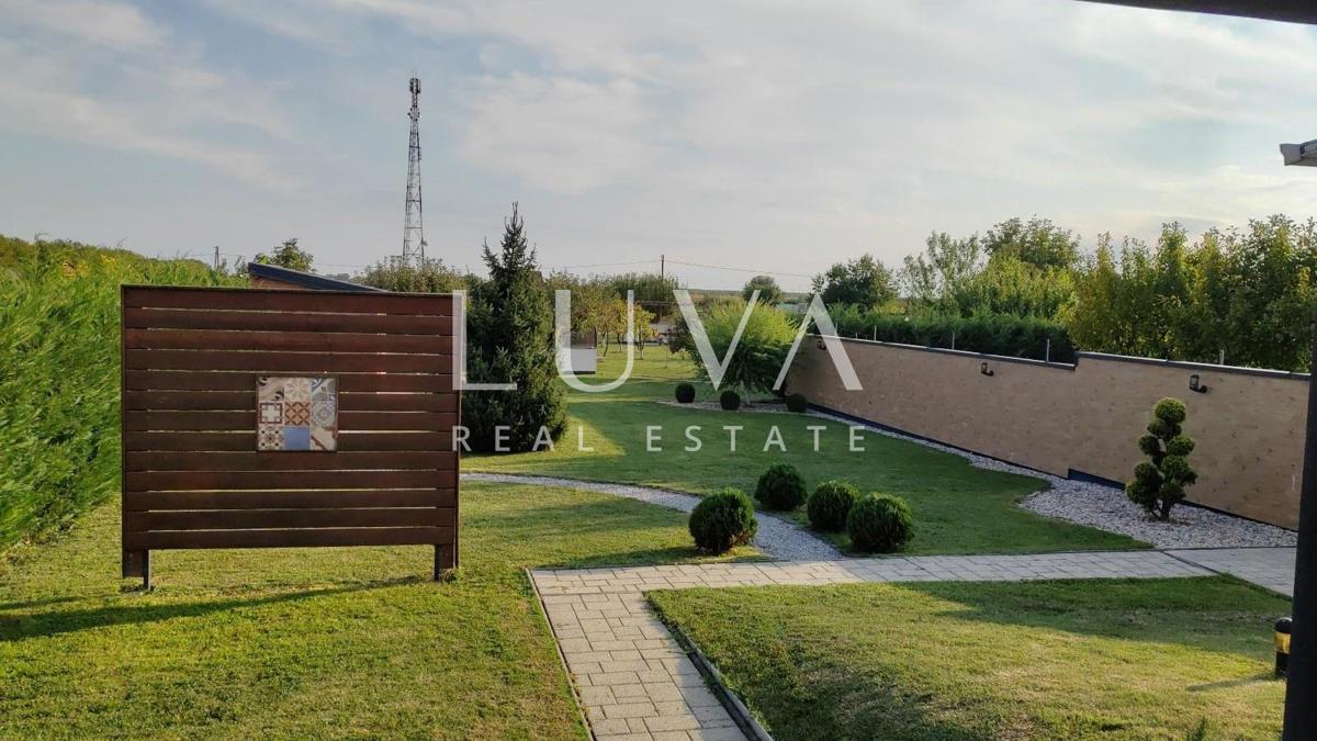 Kuća Na prodaju - OSJEČKO-BARANJSKA OSIJEK