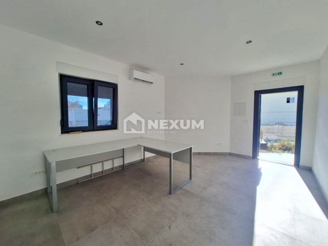 Lokal użytkowy na sprzedaż 74 m² – Kaštela