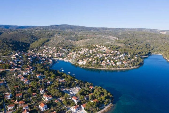 Pozemek na prodej 961 m² – Supetar