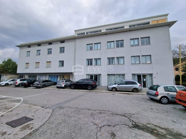 Lokal użytkowy na sprzedaż 247 m² – Kastav