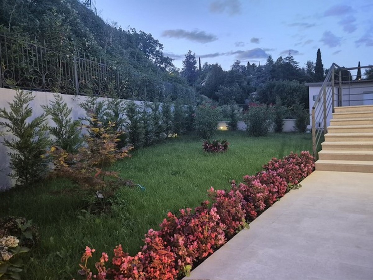 Kuća Na prodaju - PRIMORSKO-GORANSKA LOVRAN