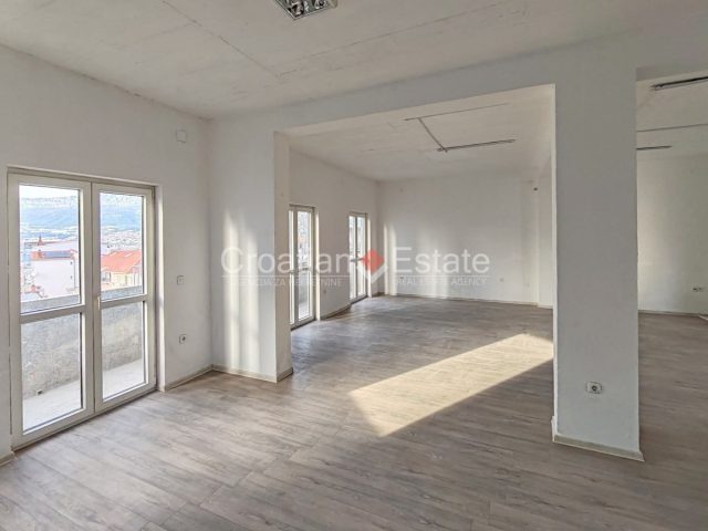 Lokal użytkowy do wynajęcia 110 m² – Split