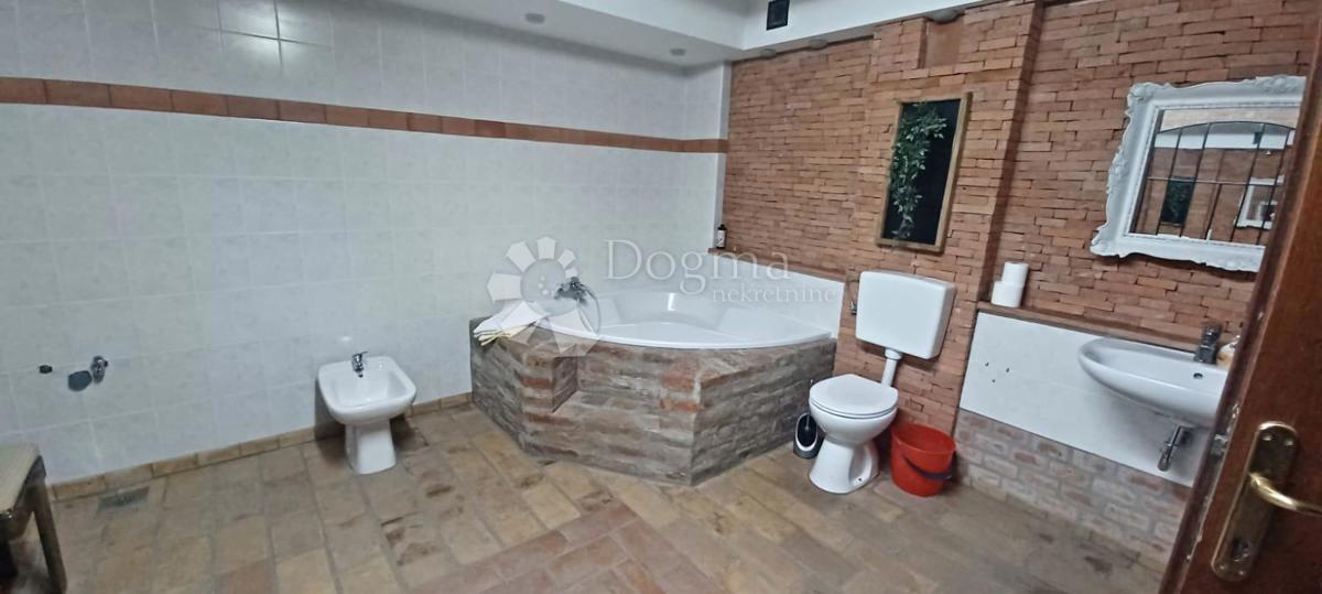 Lokal użytkowy Do wynajęcia - OSJEČKO-BARANJSKA OSIJEK