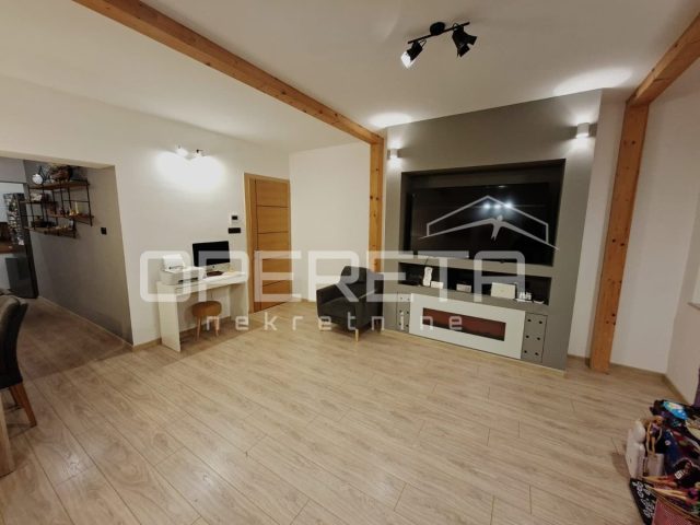 Casa in vendita 332 m² – Kaštela