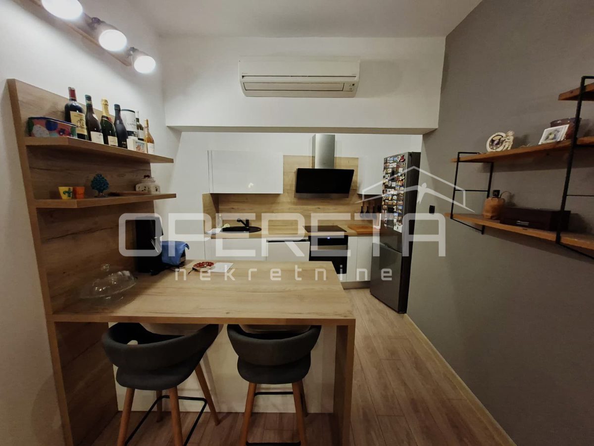 Casa In vendita - SPLITSKO-DALMATINSKA KAŠTELA