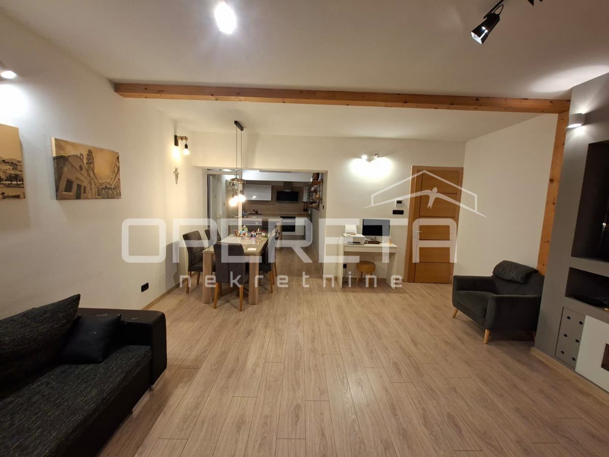 Casa In vendita - SPLITSKO-DALMATINSKA KAŠTELA