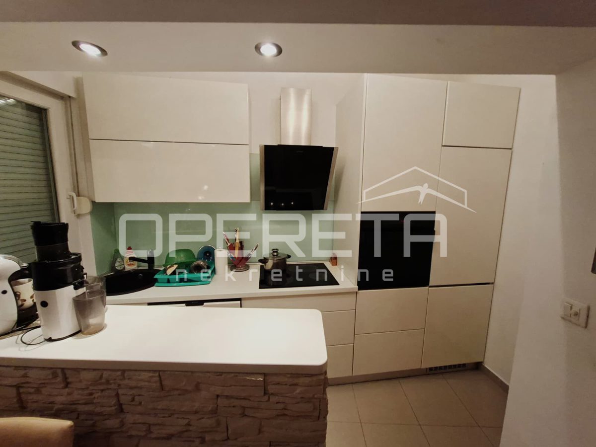 Casa In vendita - SPLITSKO-DALMATINSKA KAŠTELA