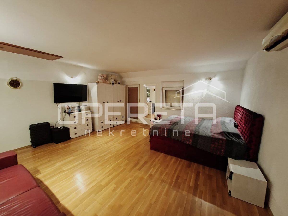 Casa In vendita - SPLITSKO-DALMATINSKA KAŠTELA