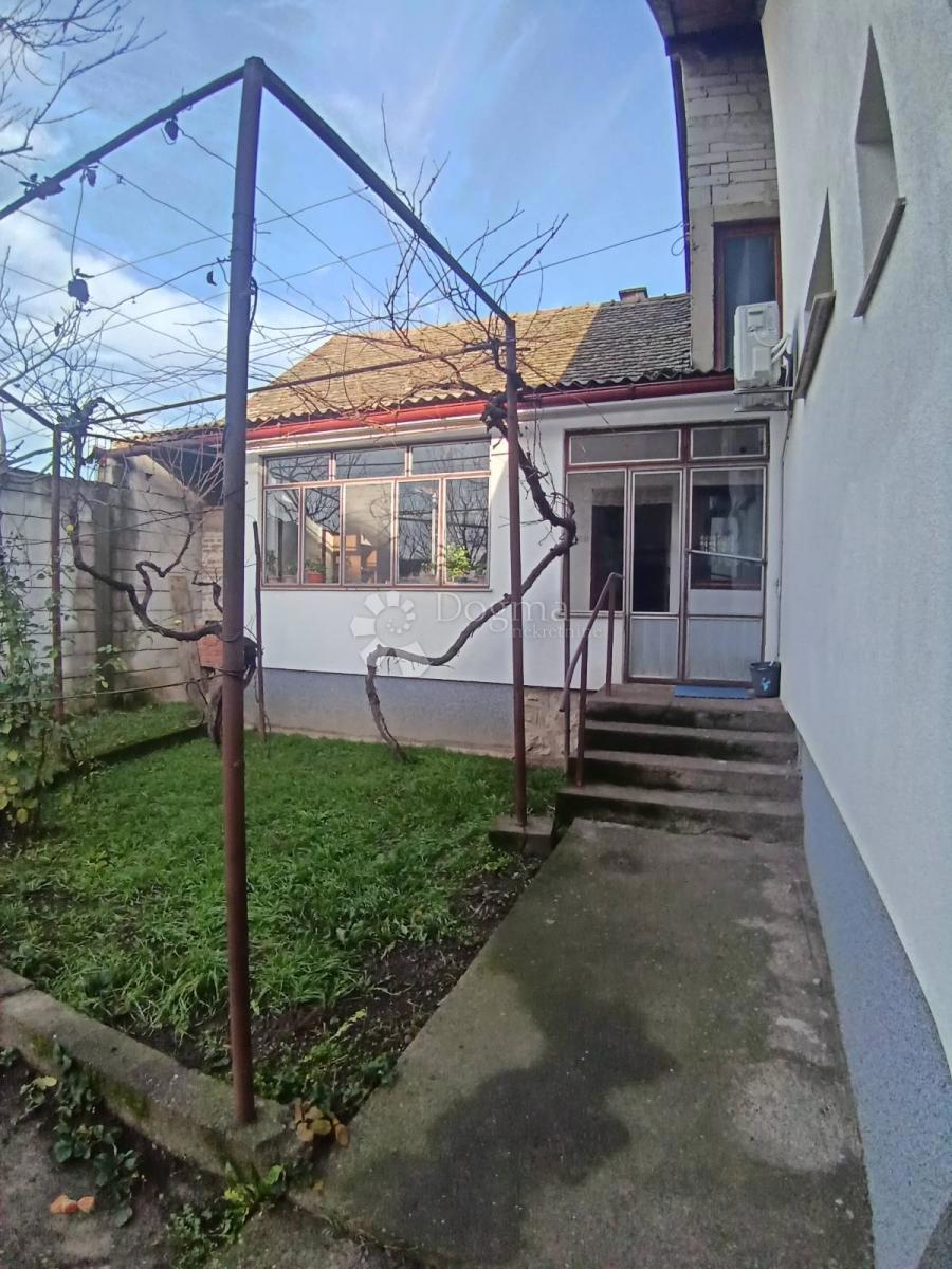 Kuća Na prodaju - OSJEČKO-BARANJSKA ĐAKOVO