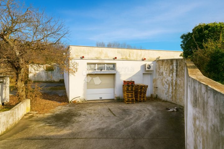 Commerciale da affittare 335 m² – Pazin